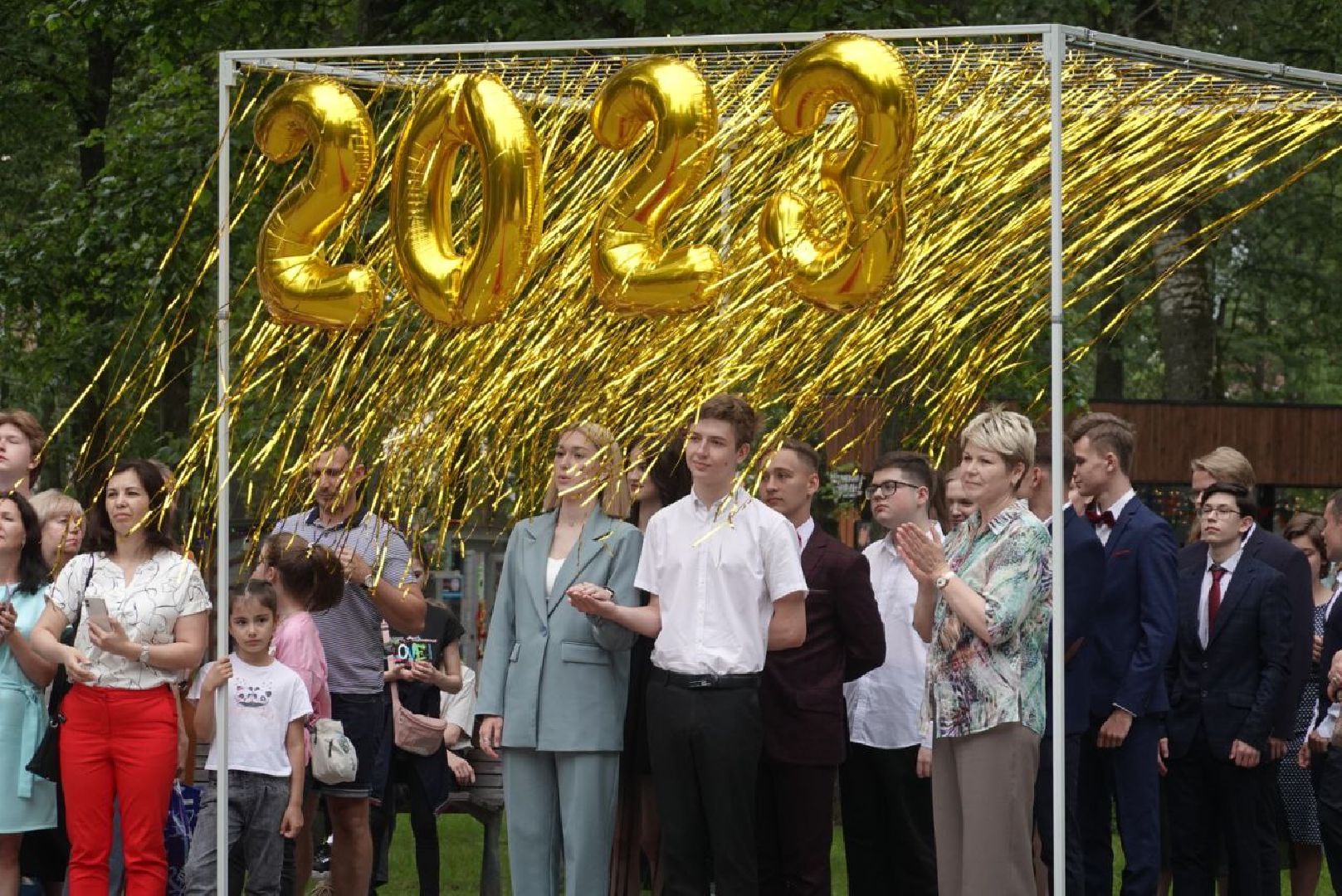 Серпухов, Подмосковье, парк имени Олега Степанова, выпускники, День семьи, любви и верности, медалисты