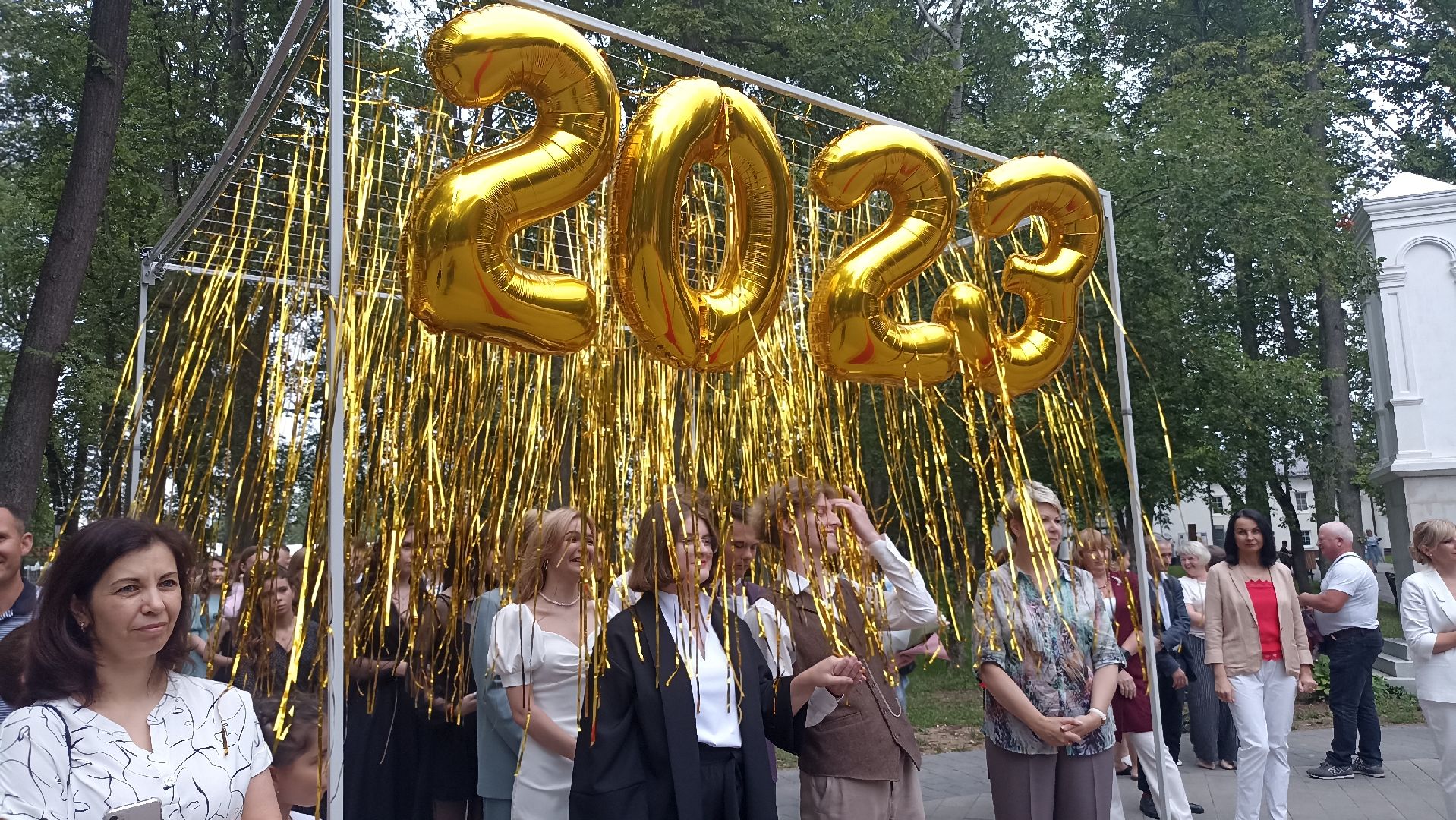 Серпухов, Подмосковье, парк имени Олега Степанова, выпускники, День семьи, любви и верности, медалисты