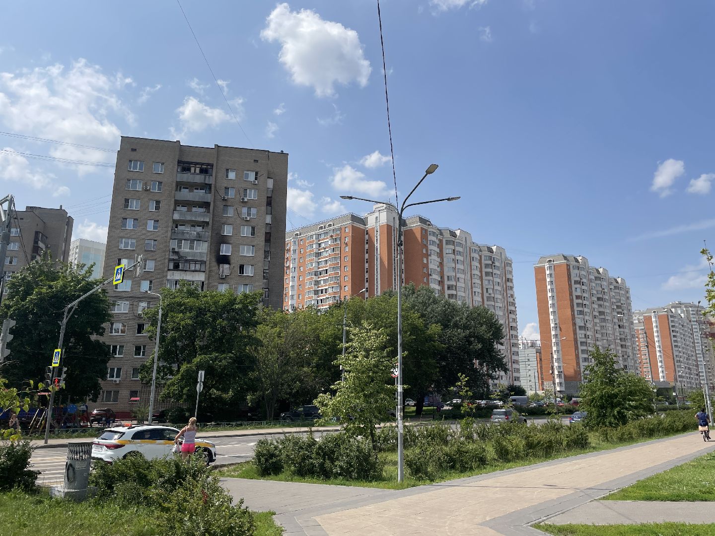 Фонарь, освещение, улица, пешеходы