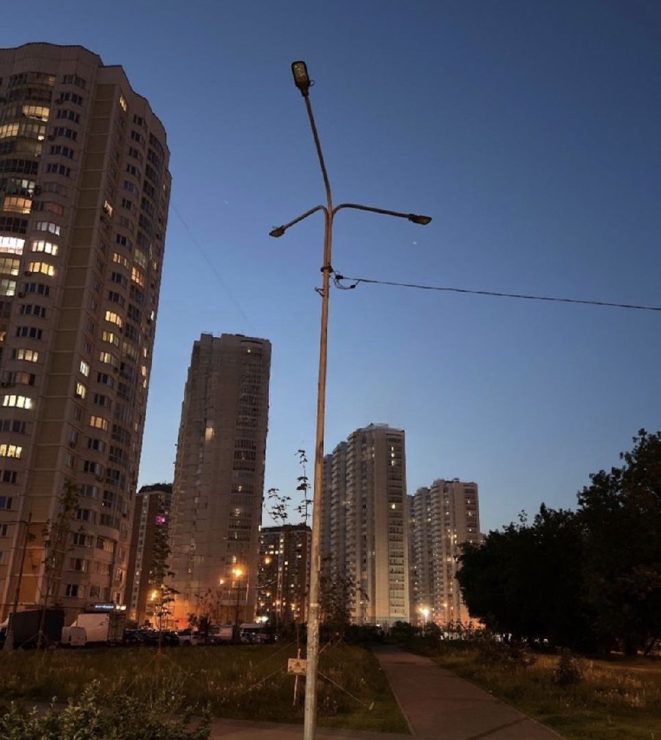 Фонарь, освещение, улица, пешеходы