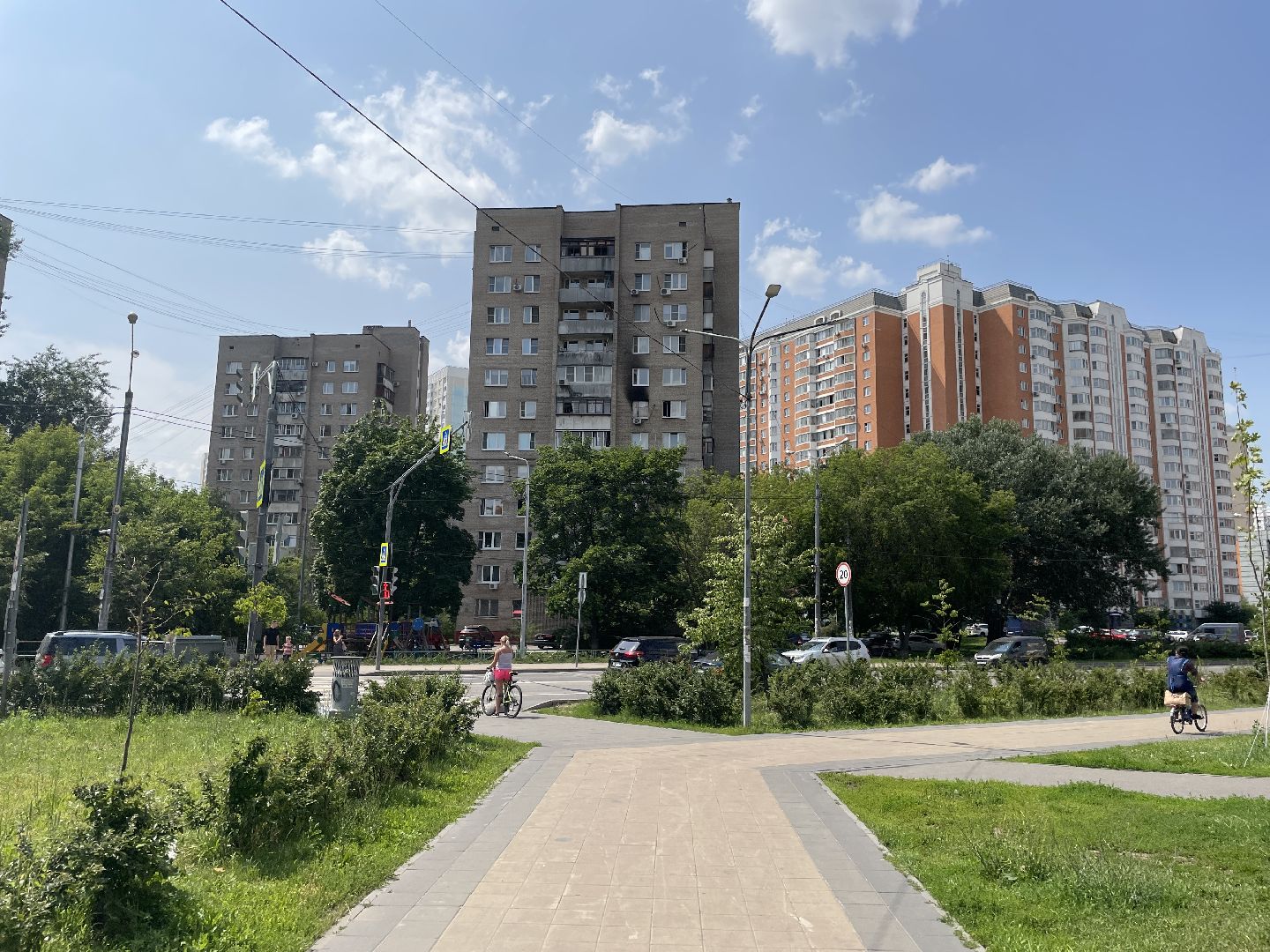 Фонарь, освещение, улица, пешеходы