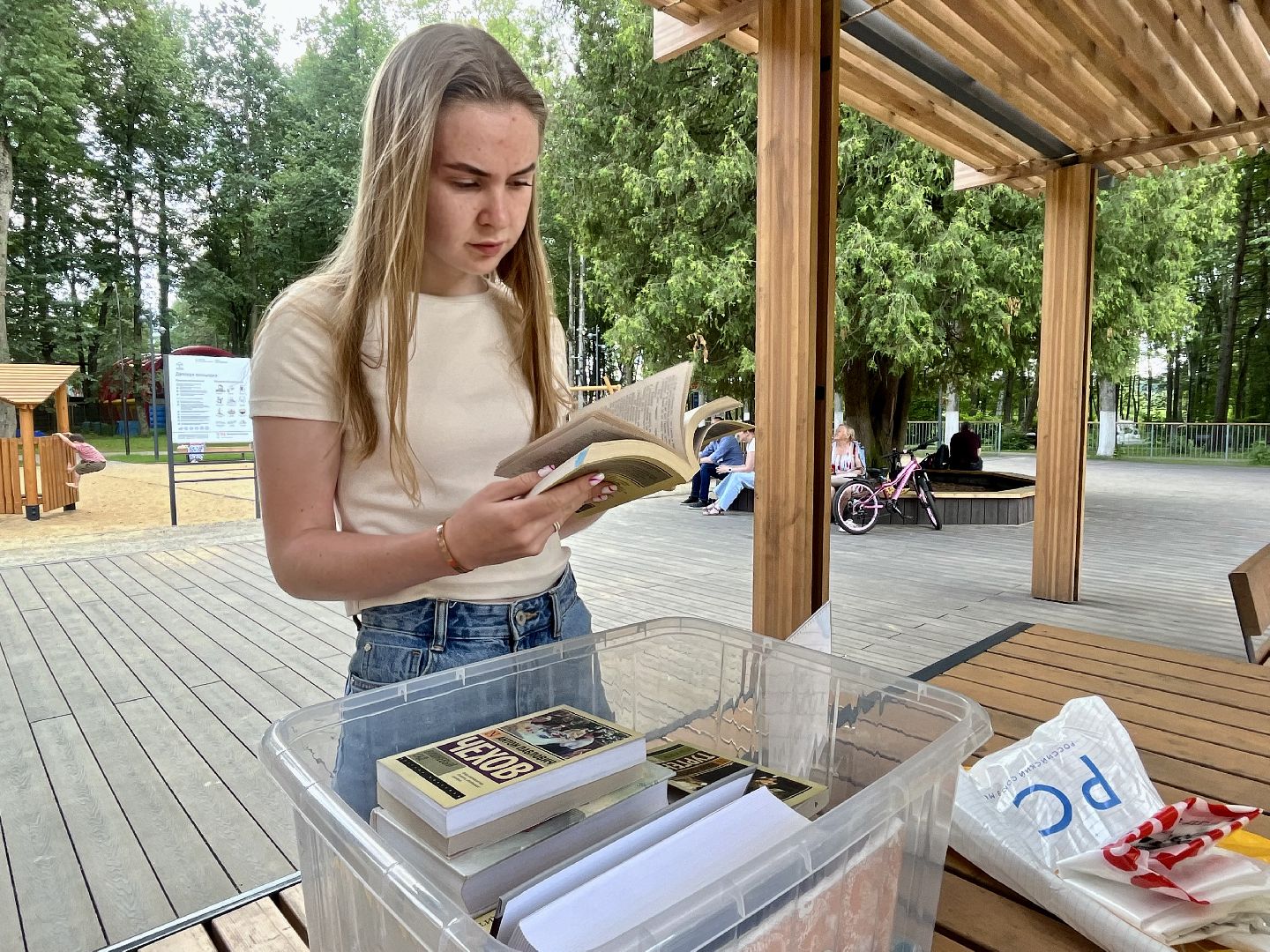 Наро-Фоминск, Центральный парк, книги, акция, молодёжь Подмосковья, гуманитарная помощь
