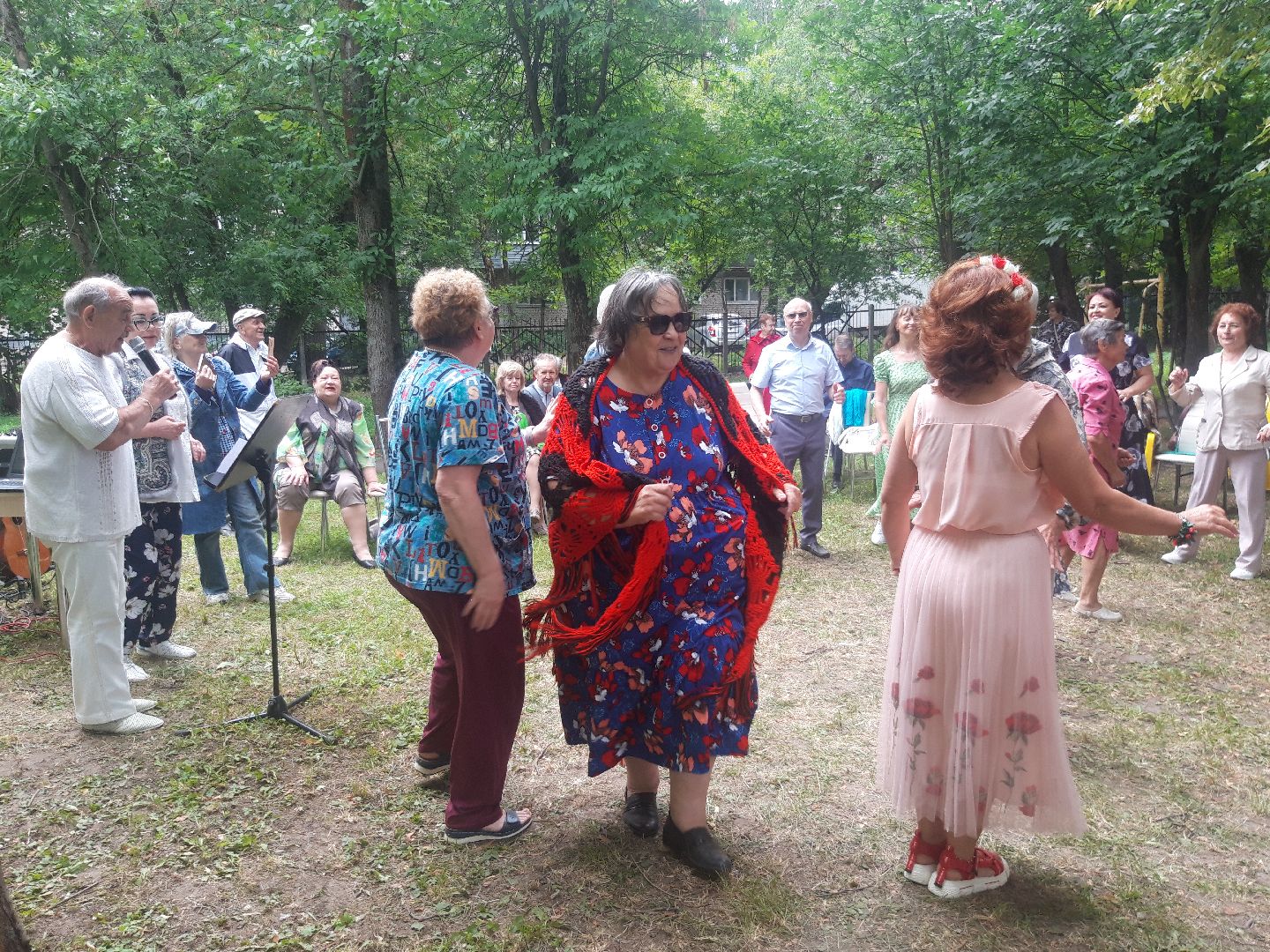 праздники, пенсионеры, доброе дело,