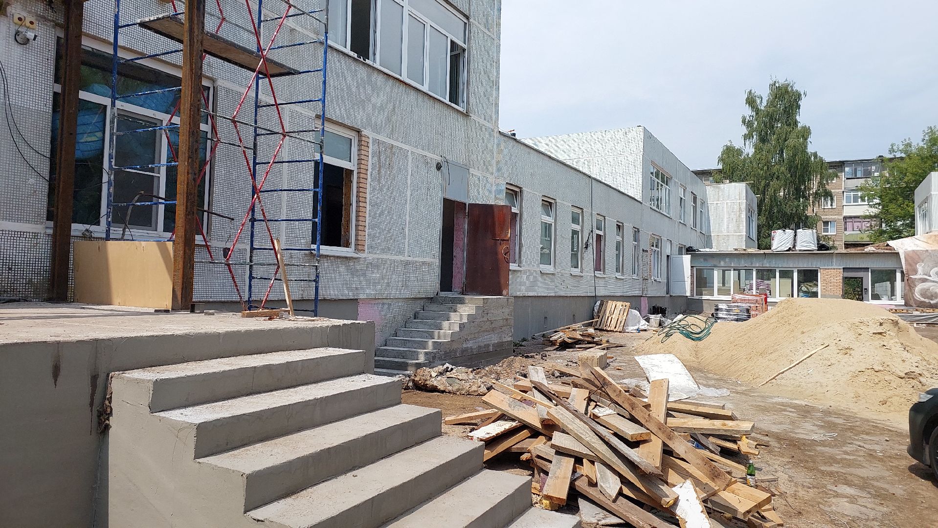 строительство забора, деревья, детский сад, серпухов, звездочка, новый забор,