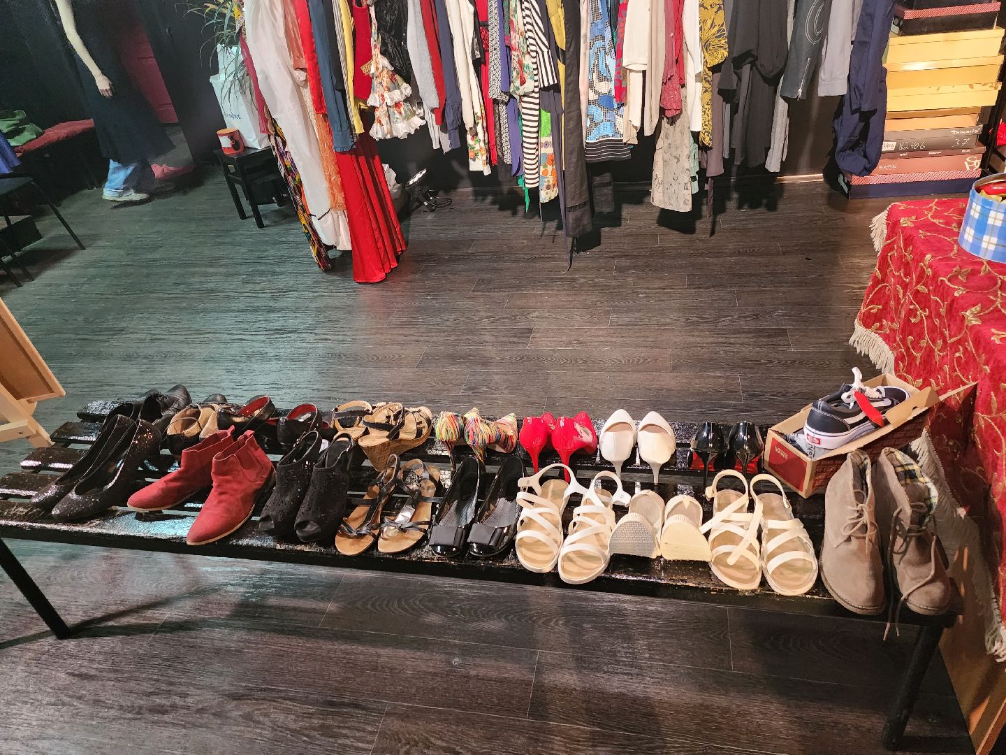 Долгопрудный, театр, перформанс, барахолка, распродажа, костюмы, реквизит