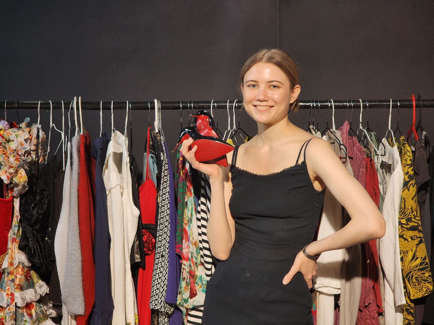 Долгопрудный, театр, перформанс, барахолка, распродажа, костюмы, реквизит