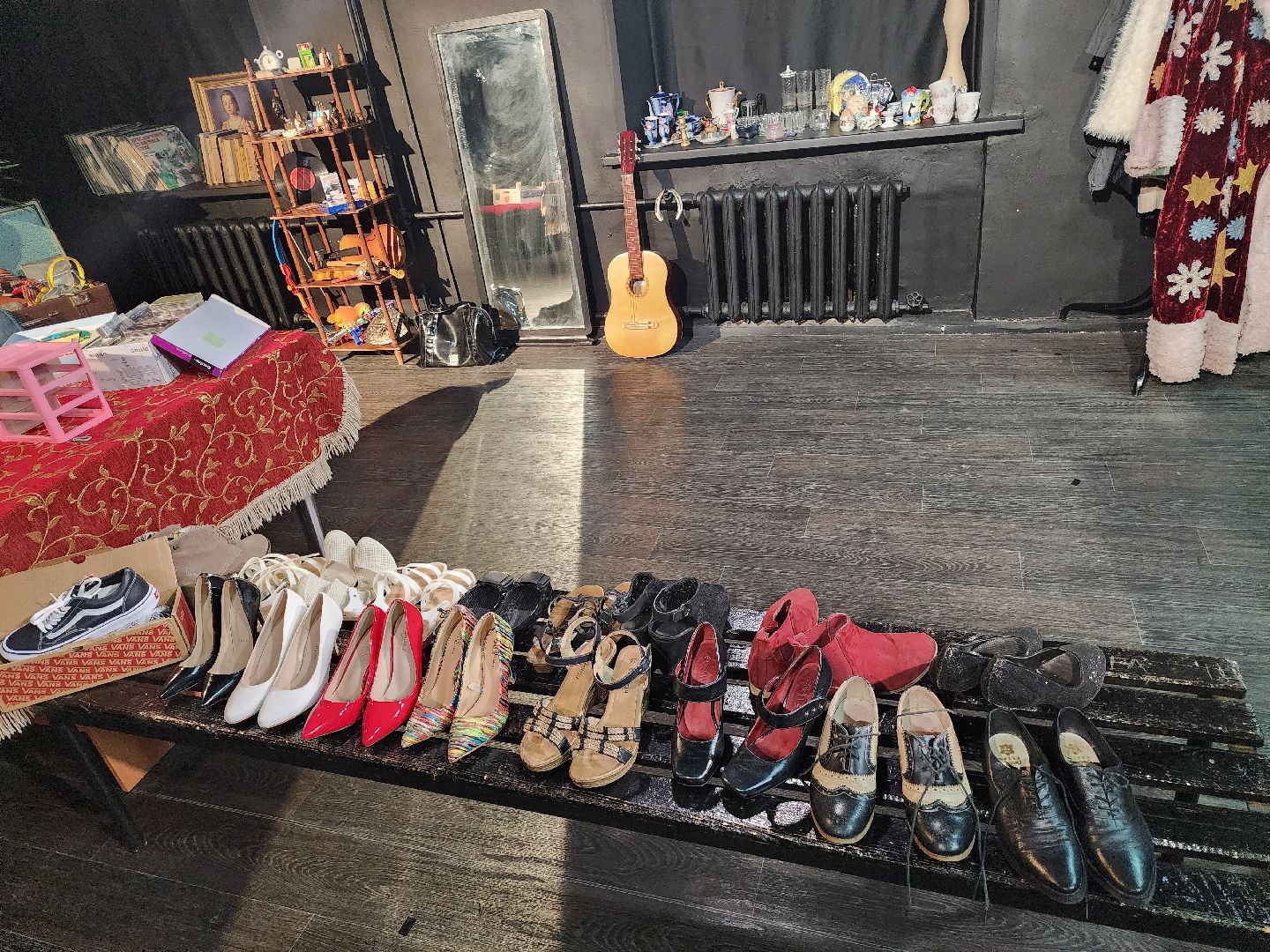 Долгопрудный, театр, перформанс, барахолка, распродажа, костюмы, реквизит