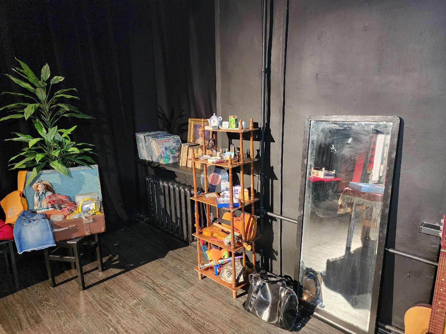 Долгопрудный, театр, перформанс, барахолка, распродажа, костюмы, реквизит