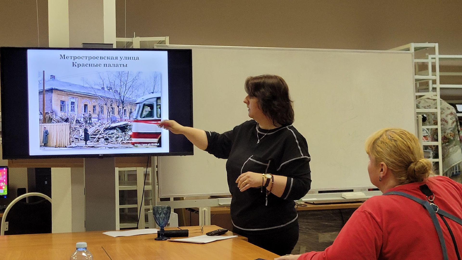 путешествие; прогулка; библиотека; видное