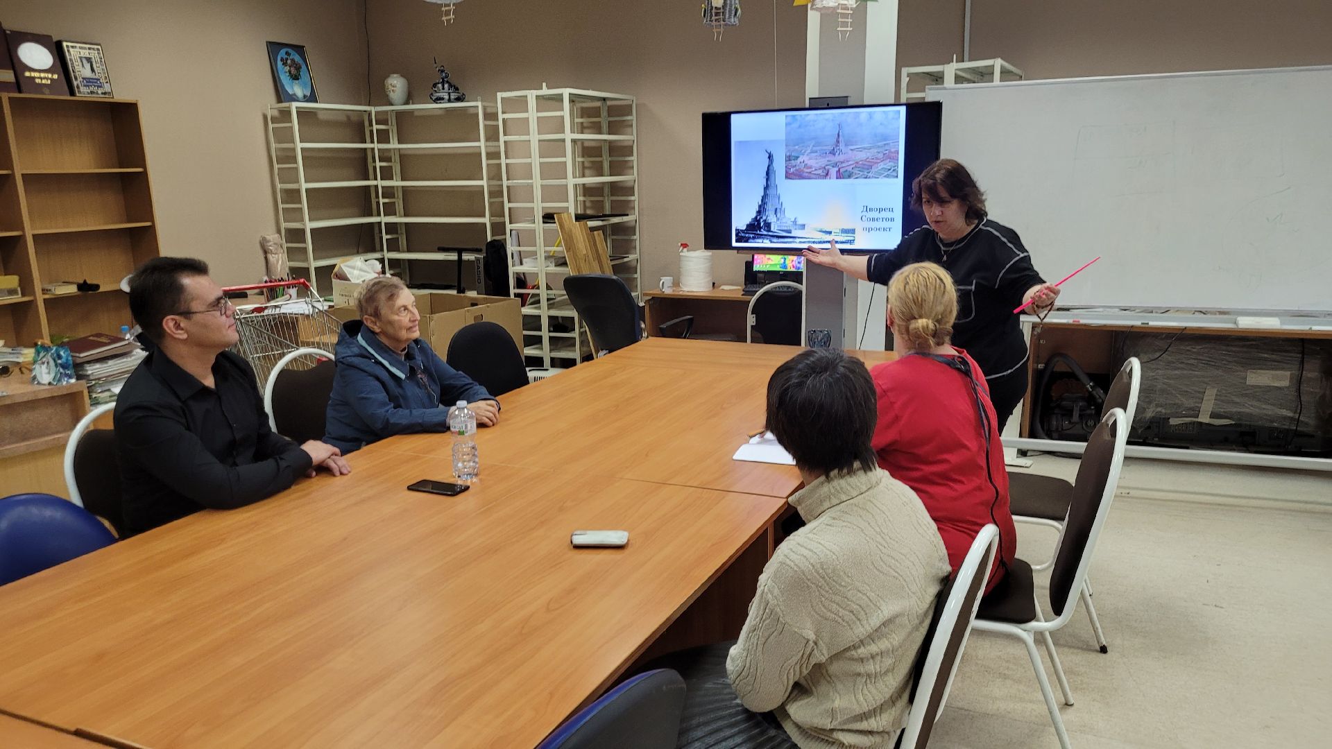 путешествие; прогулка; библиотека; видное