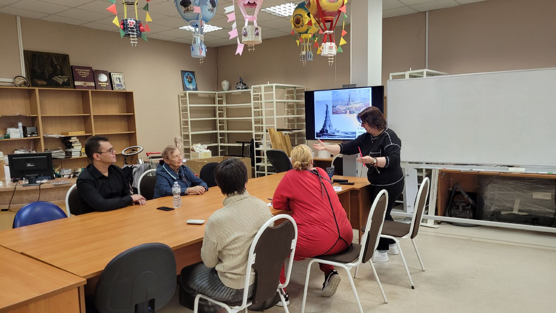 путешествие; прогулка; библиотека; видное