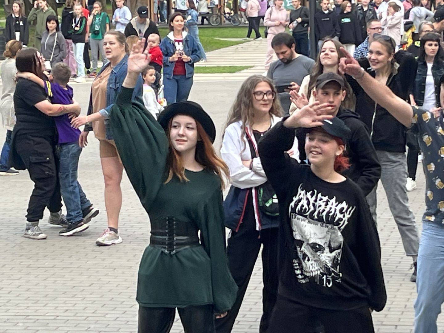 Наро-Фоминск, ночь в парке, дискотека 90-х, лето в Подмосковье