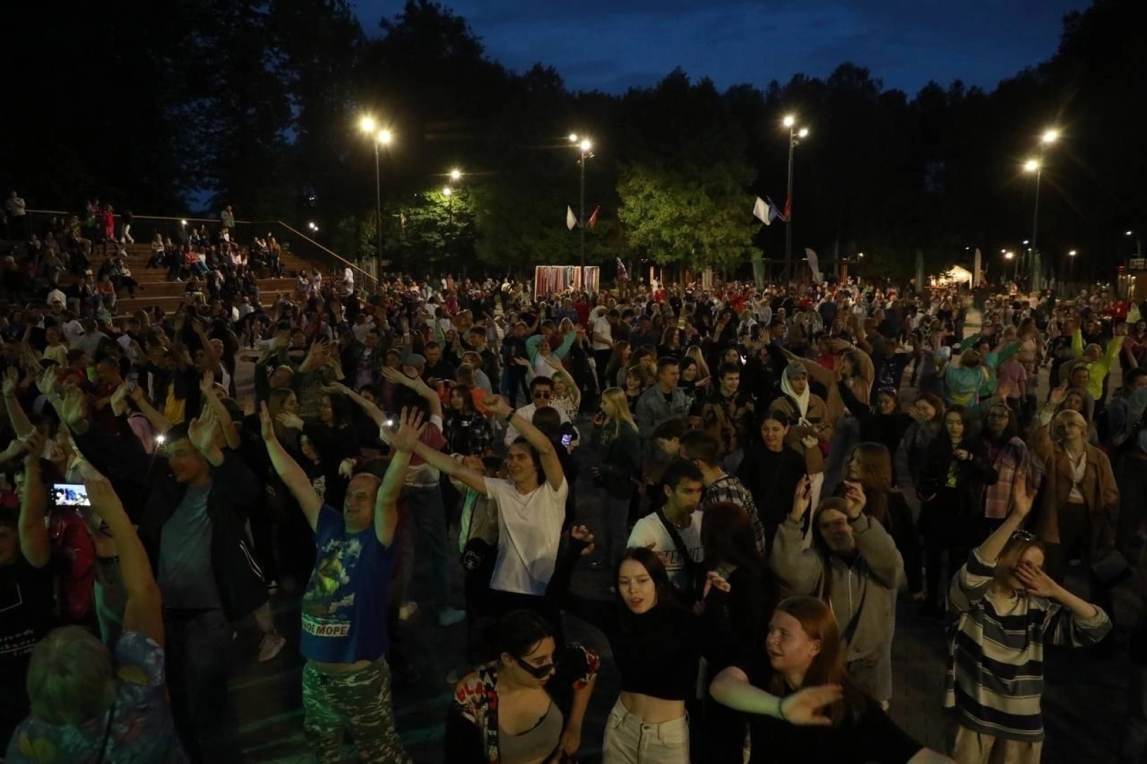 Наро-Фоминск, ночь в парке, дискотека 90-х, лето в Подмосковье