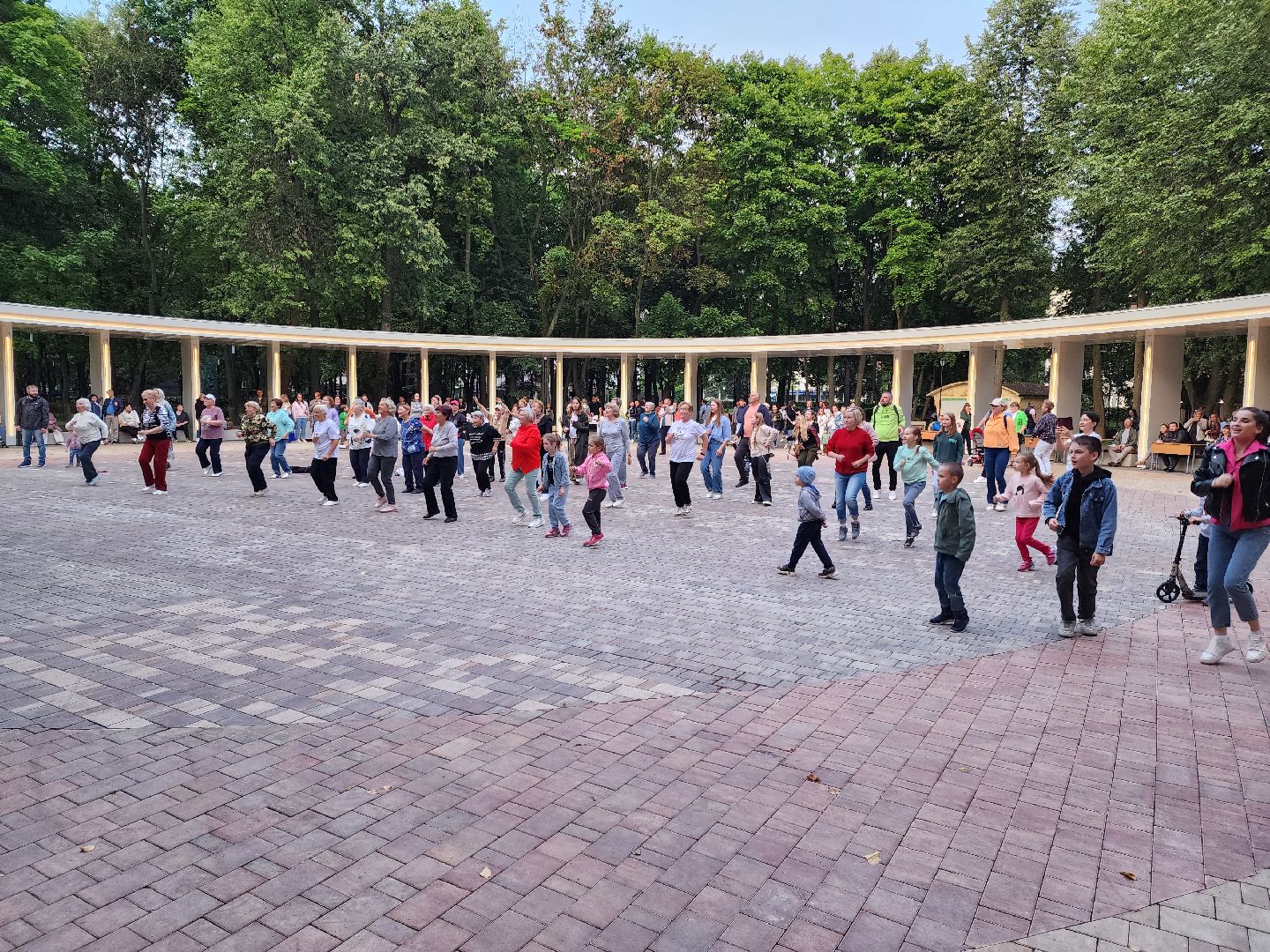 Подольск, ночь в парке, лето в Подмосковье, отдых