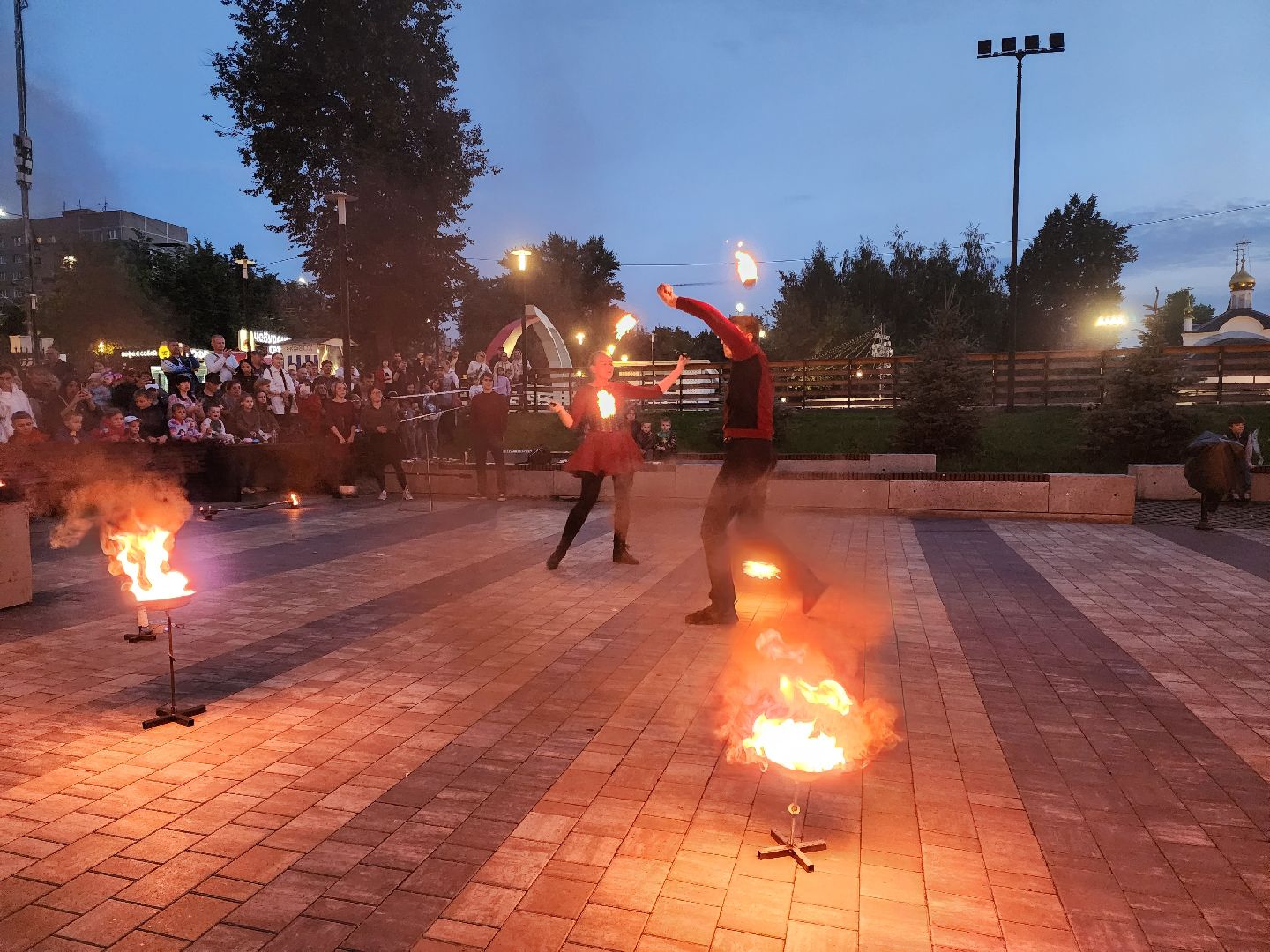 Ночь в парке, файер-шоу, огонь, праздник, Подольск, лето в Подмосковье