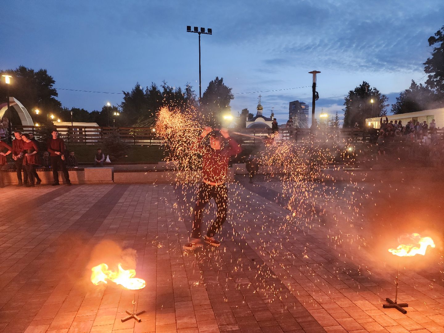 Ночь в парке, файер-шоу, огонь, праздник, Подольск, лето в Подмосковье