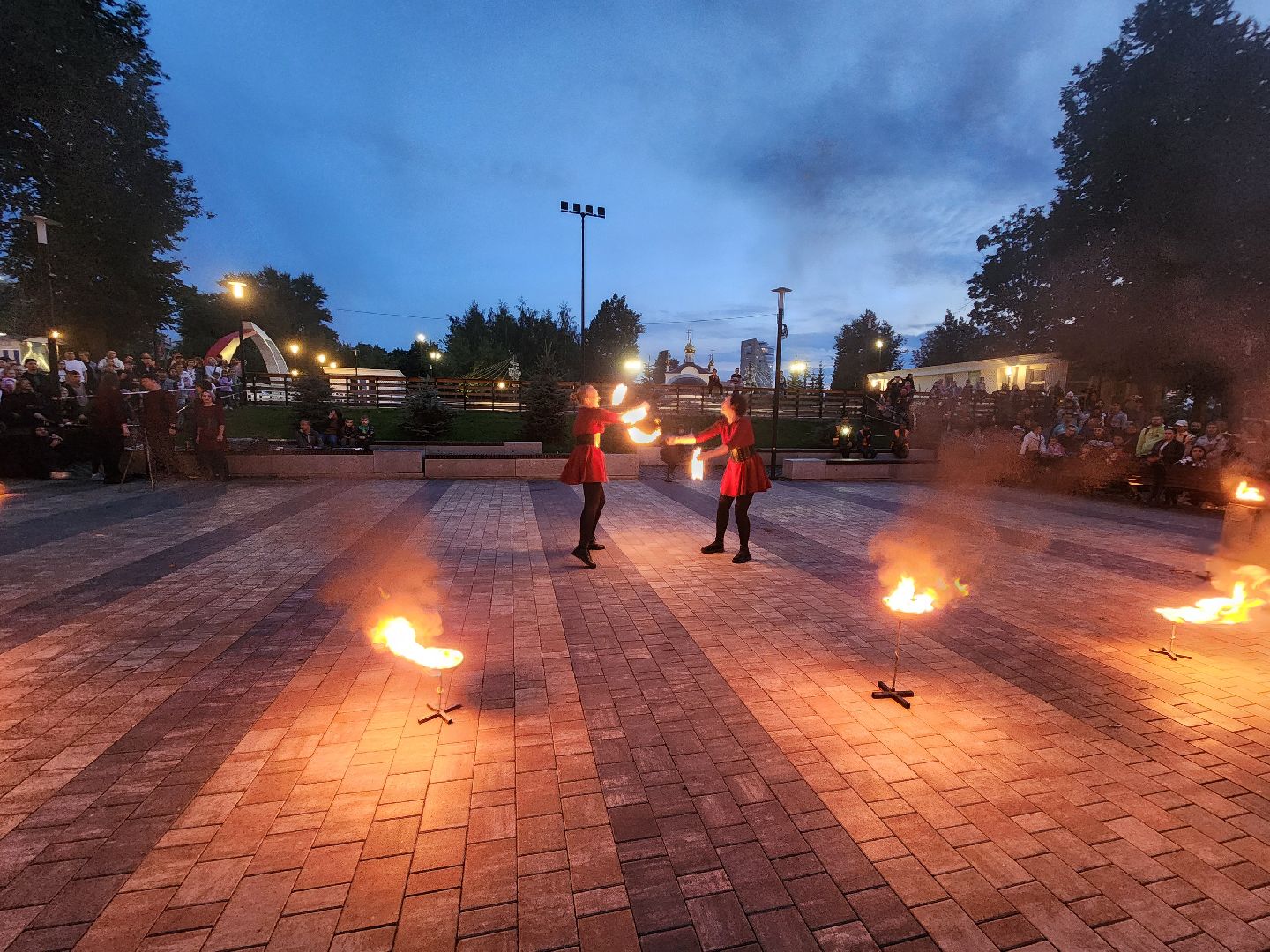 Ночь в парке, файер-шоу, огонь, праздник, Подольск, лето в Подмосковье