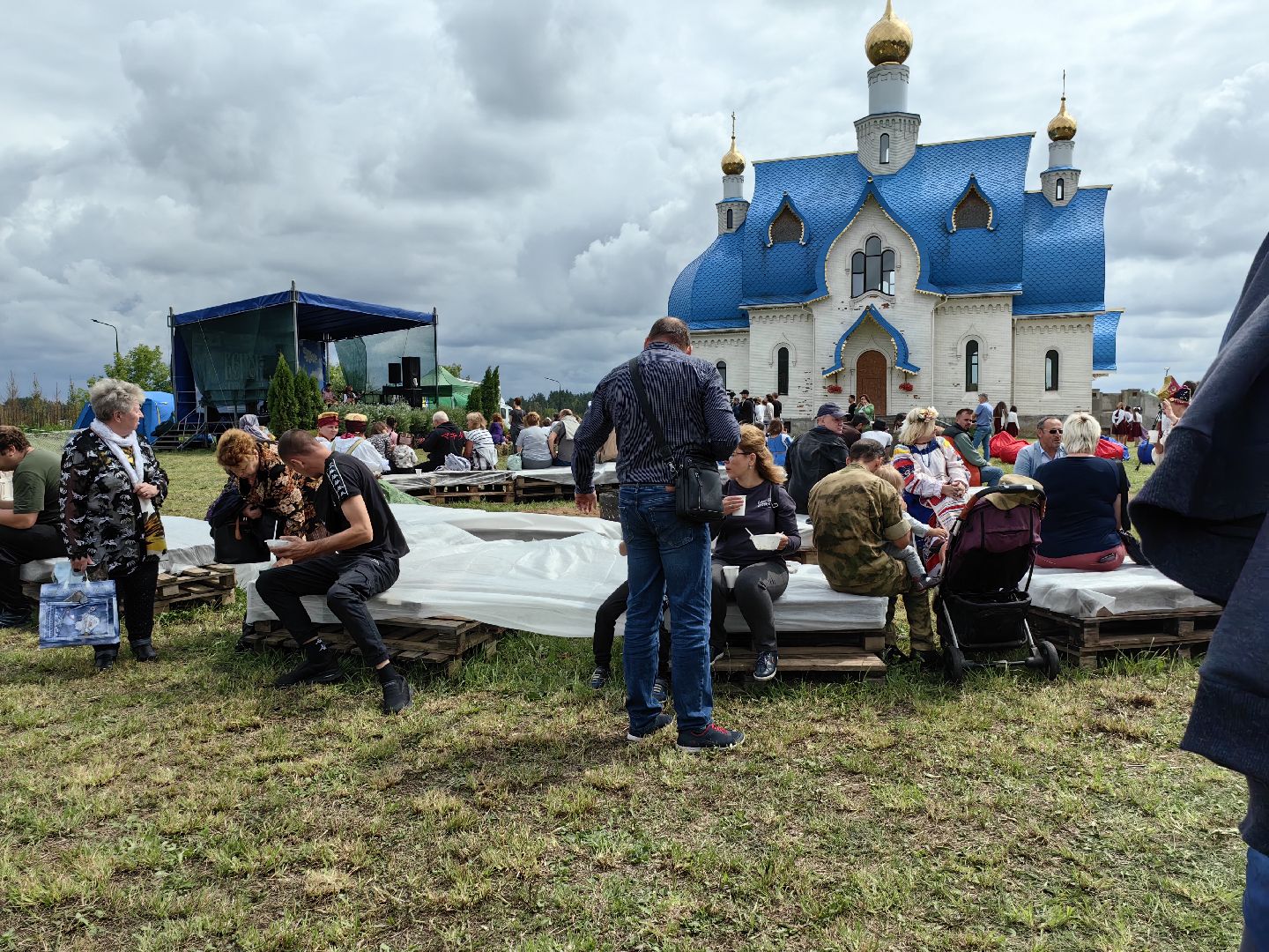 Фестиваль, полевая кухня, каша, чай, храм