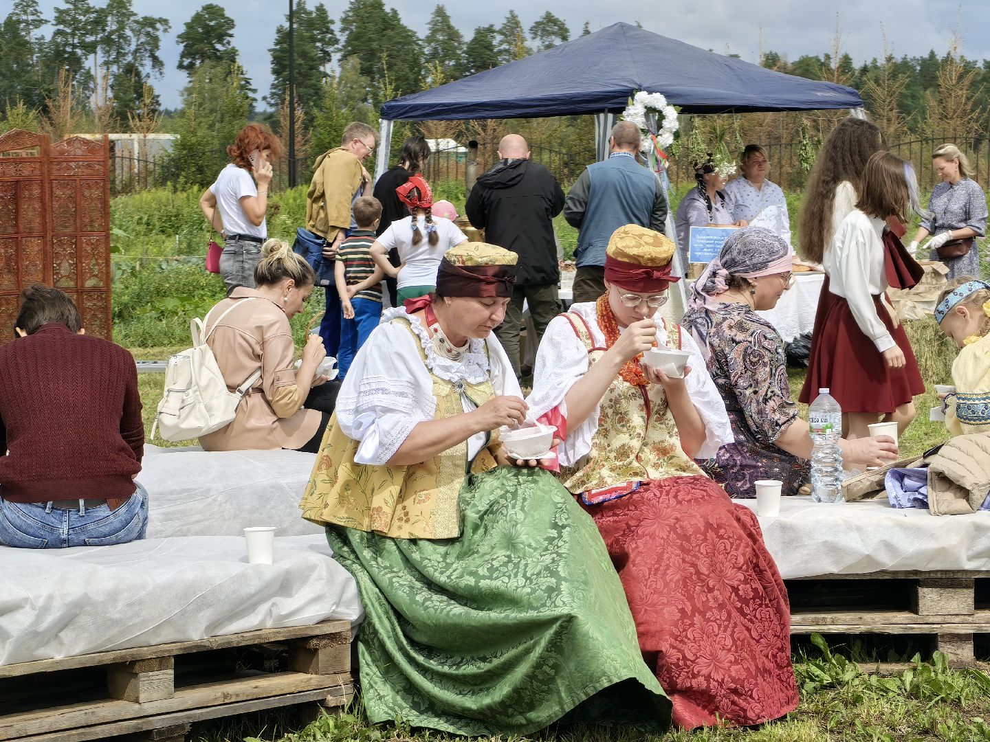 Фестиваль, полевая кухня, каша, чай, храм