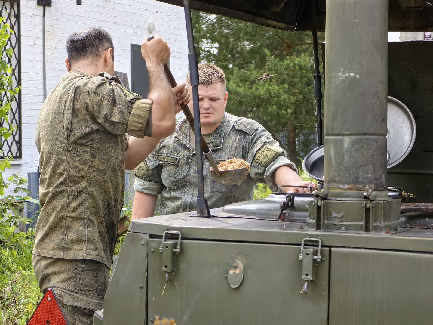 Фестиваль, полевая кухня, каша, чай, храм