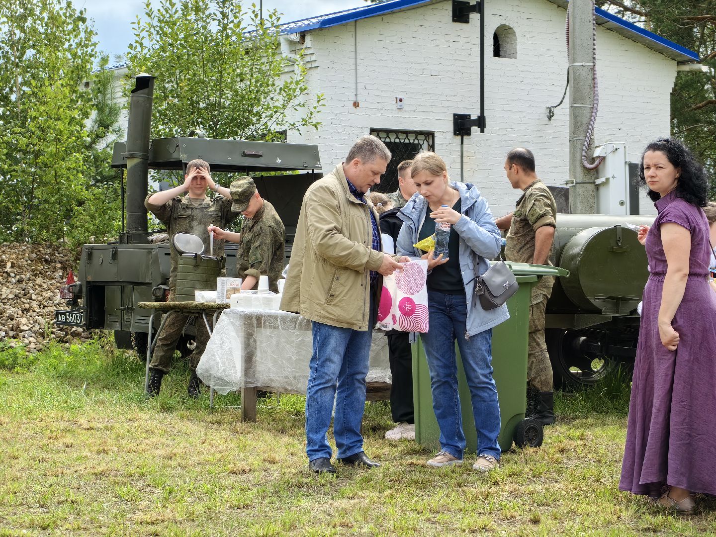 Фестиваль, полевая кухня, каша, чай, храм
