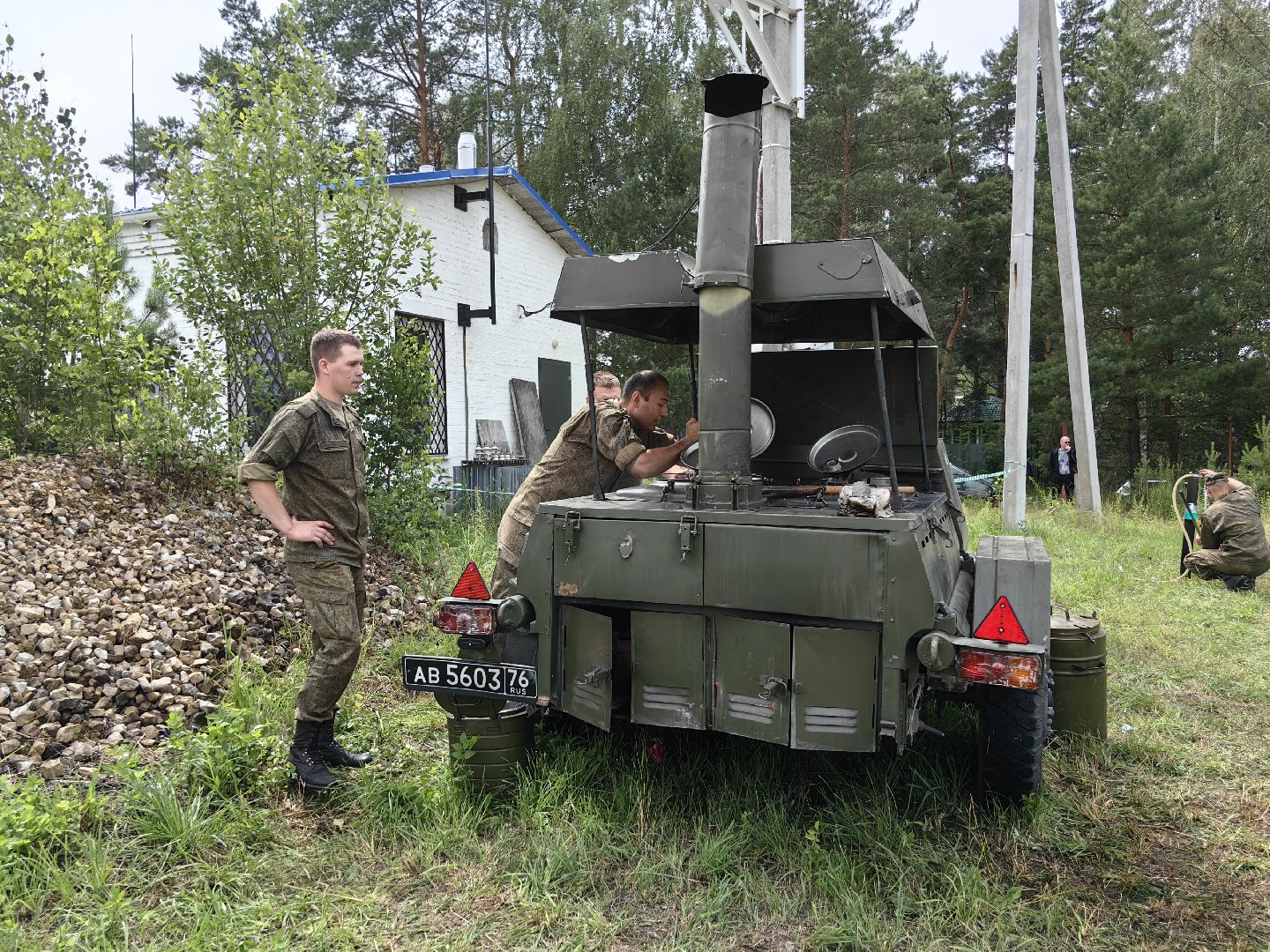 Фестиваль, полевая кухня, каша, чай, храм