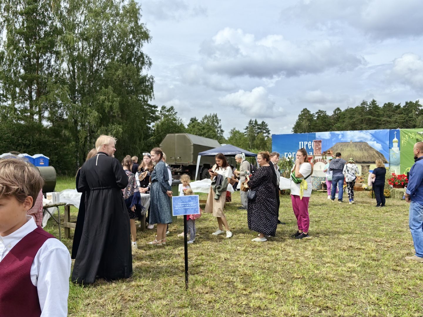 Фестиваль, полевая кухня, каша, чай, храм