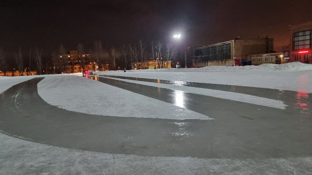 Дзержинский, общество