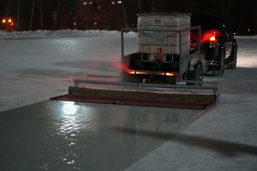 Дзержинский, общество