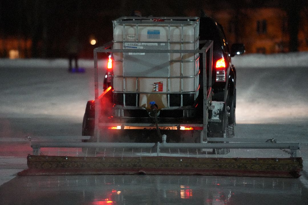 Дзержинский, общество