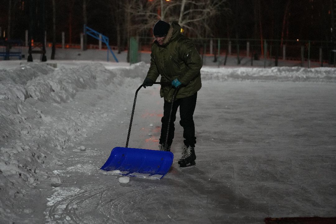 Дзержинский, общество