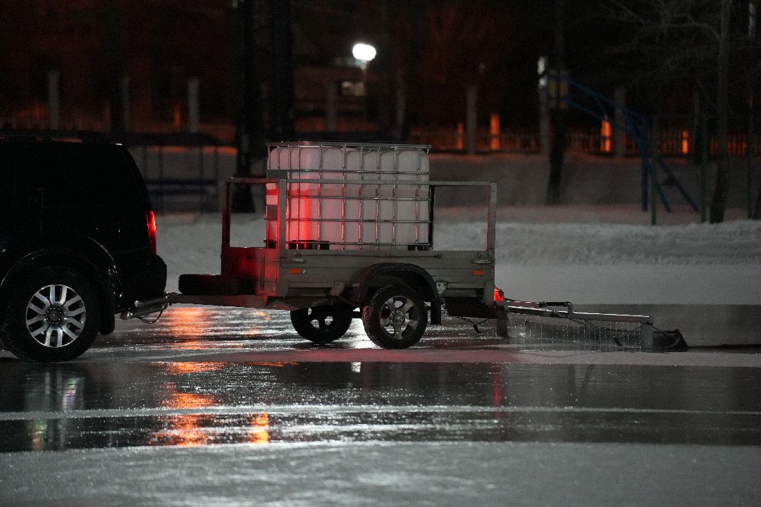 Дзержинский, общество