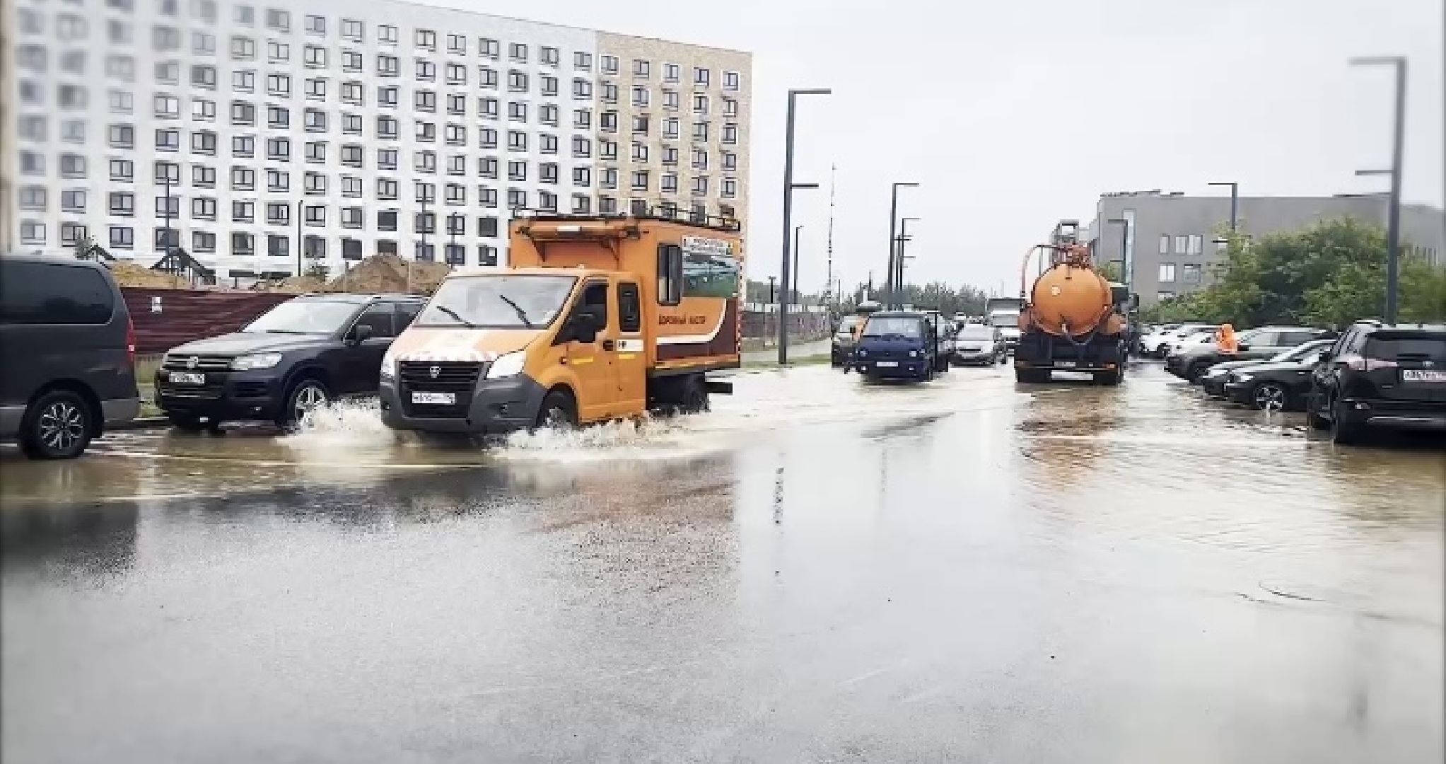 Дождь, потоп в Красногорске, Подмосковье,ЧП,летние дожди, дождь, ливень,люди