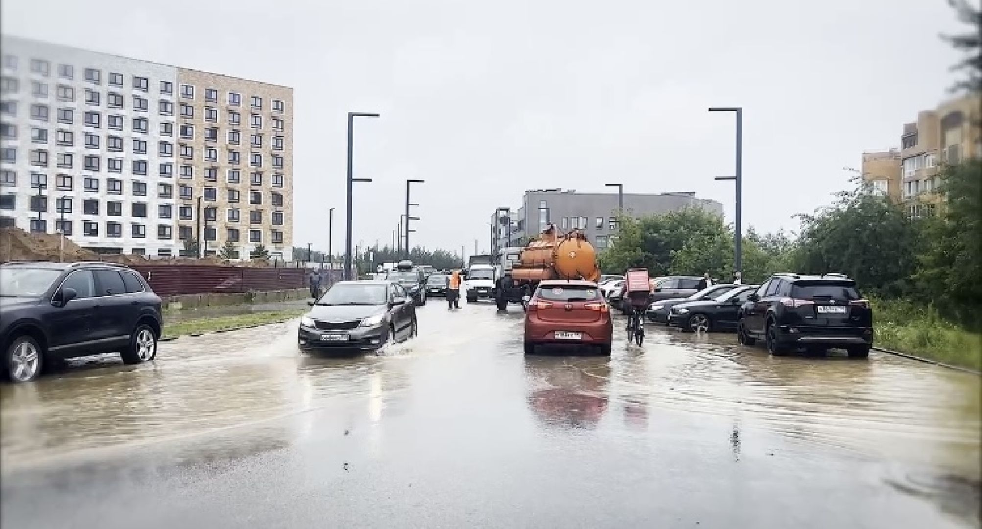 Дождь, потоп в Красногорске, Подмосковье,ЧП,летние дожди, дождь, ливень,люди