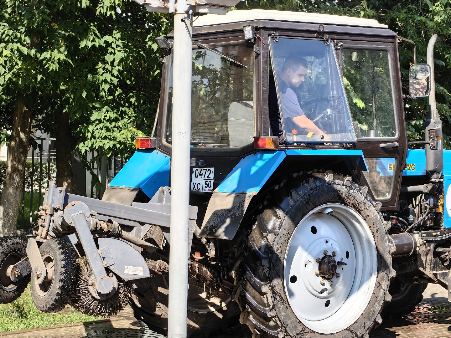 Дорога, пешеходная зона, асфальт, трактор, уборка