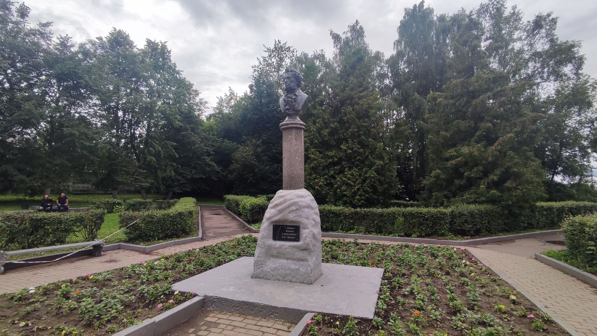 Кашира, Пушкинский сквер, благоустройство, газоны, цветы