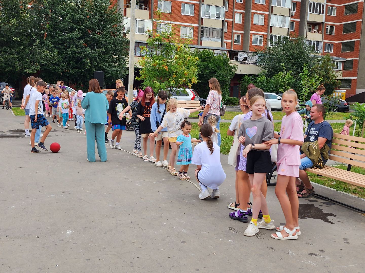 день двора, праздник двора, двор, дети, благоустройство, депутат, серпухов, ивановские дворики, улица юбилейная,