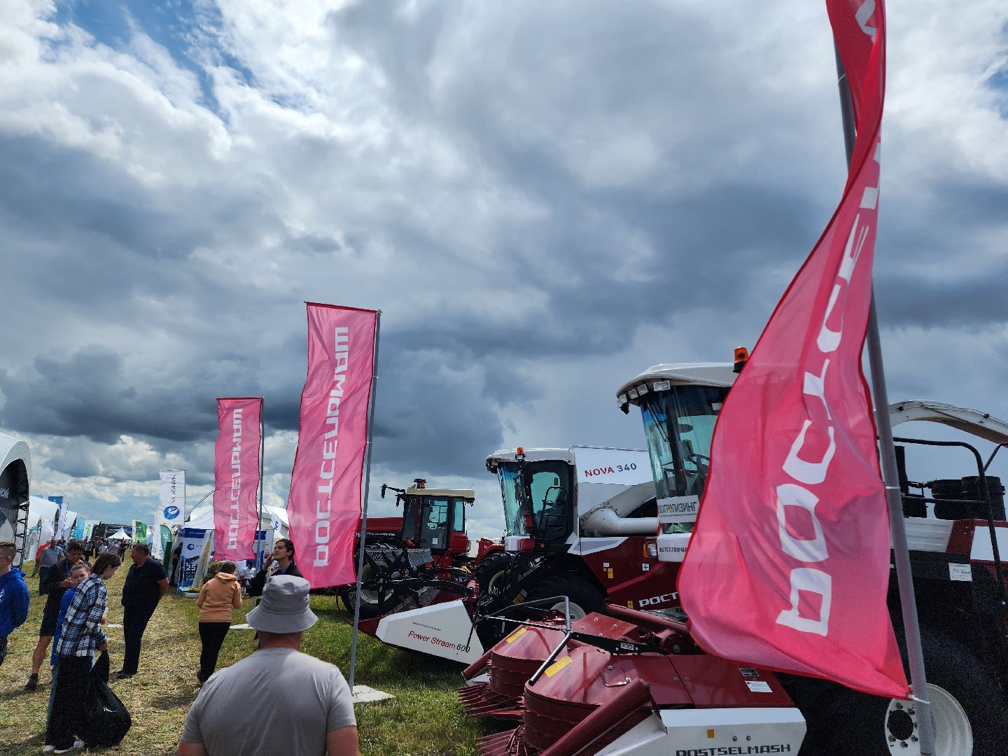 Домодедово, сельскохозяйственная техника, комбайн, трактор, урожай, эффективность