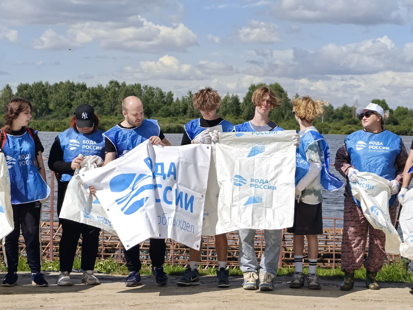 Мусор, берег, водоём, акция, волонтёры