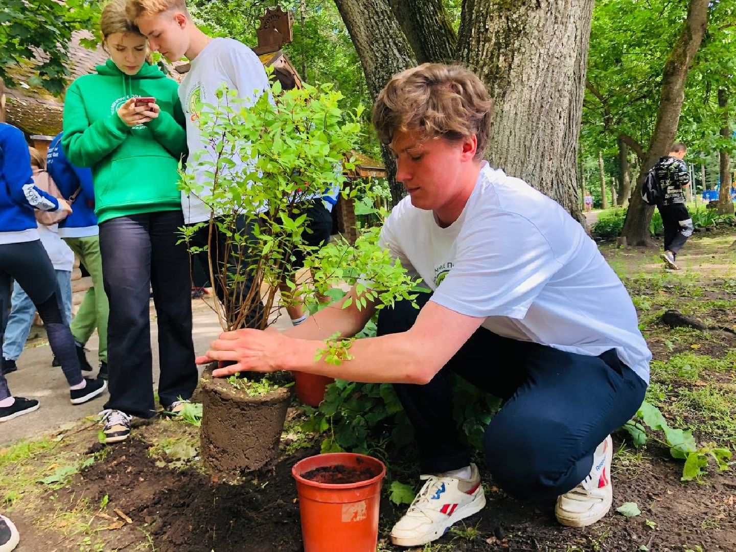 Руза, волонтеры, субботник, высадка саженцев, 1000-й саженец, экология