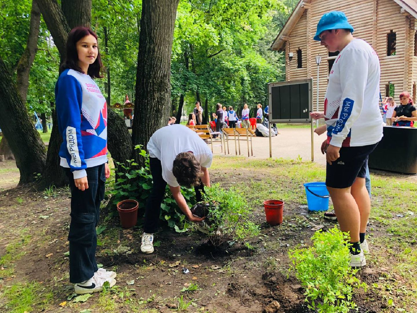 Руза, волонтеры, субботник, высадка саженцев, 1000-й саженец, экология