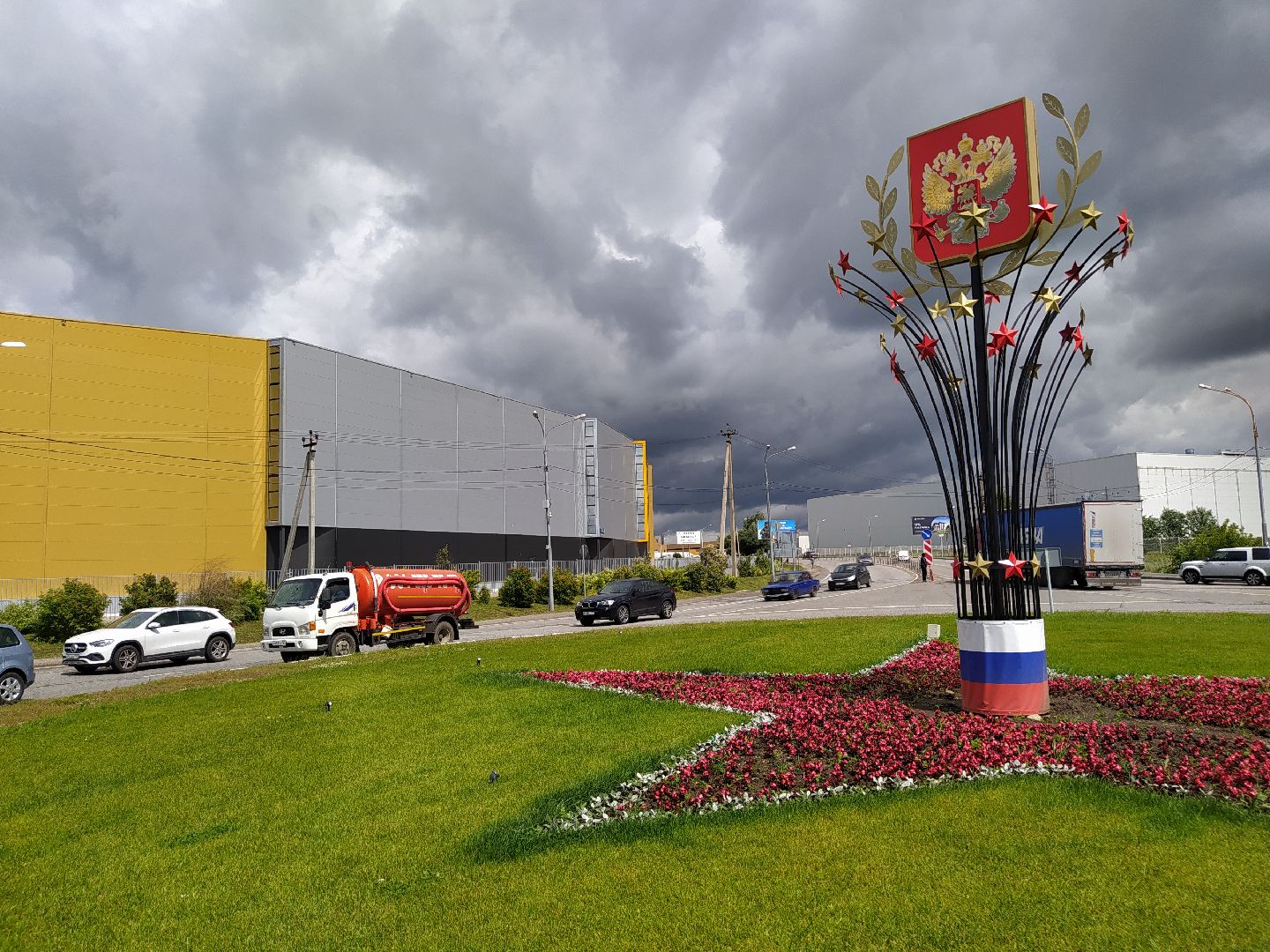 Истра, герб, стела, флаг