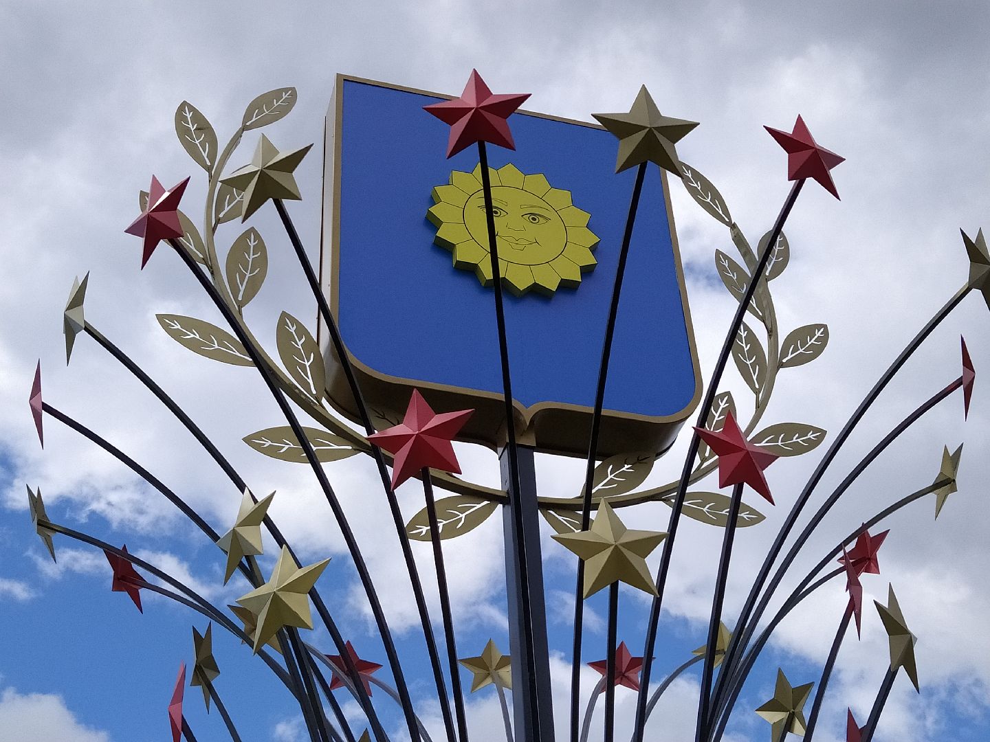 Истра, герб, стела, флаг