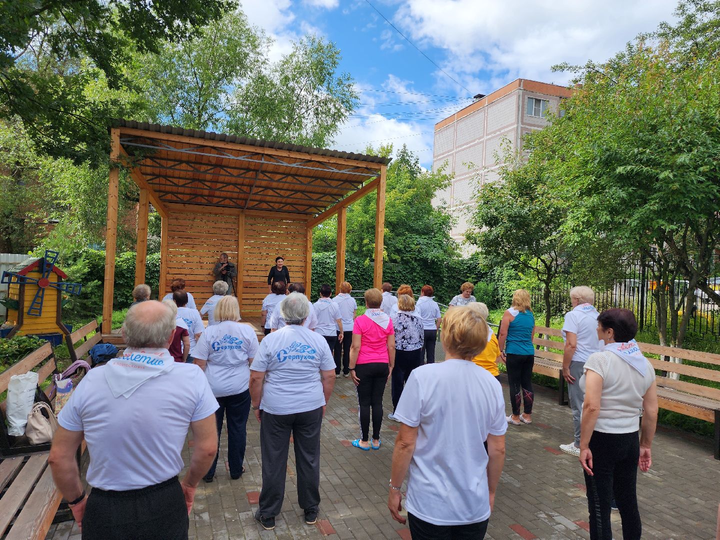 активное долголетие, центр серпуховский, серпухов, дыхательная гимнастика, двор, долголеты,