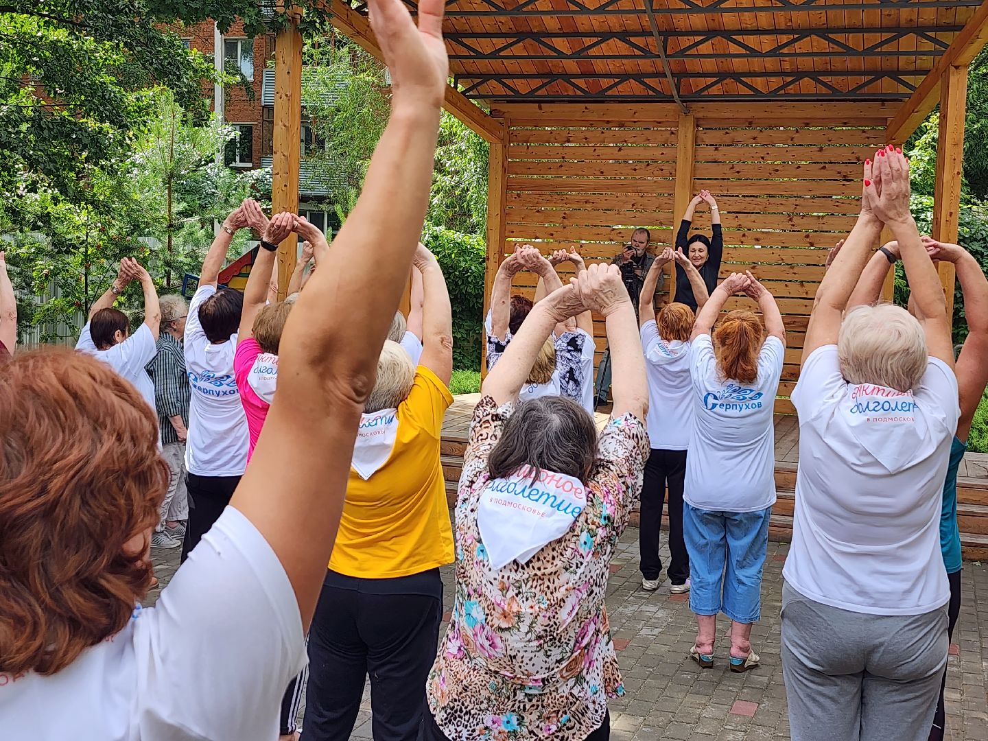 активное долголетие, центр серпуховский, серпухов, дыхательная гимнастика, двор, долголеты,
