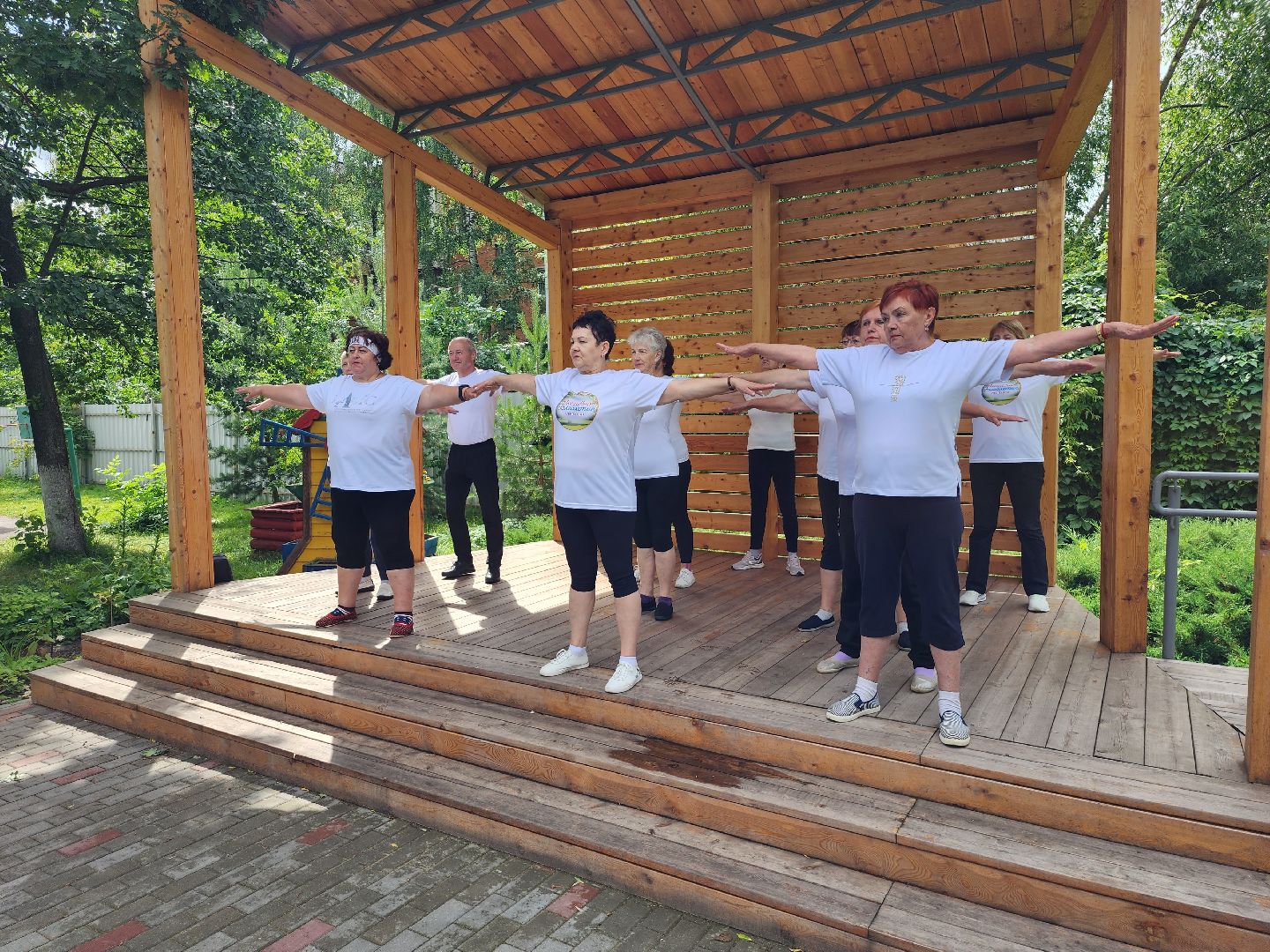 активное долголетие, центр серпуховский, серпухов, дыхательная гимнастика, двор, долголеты,