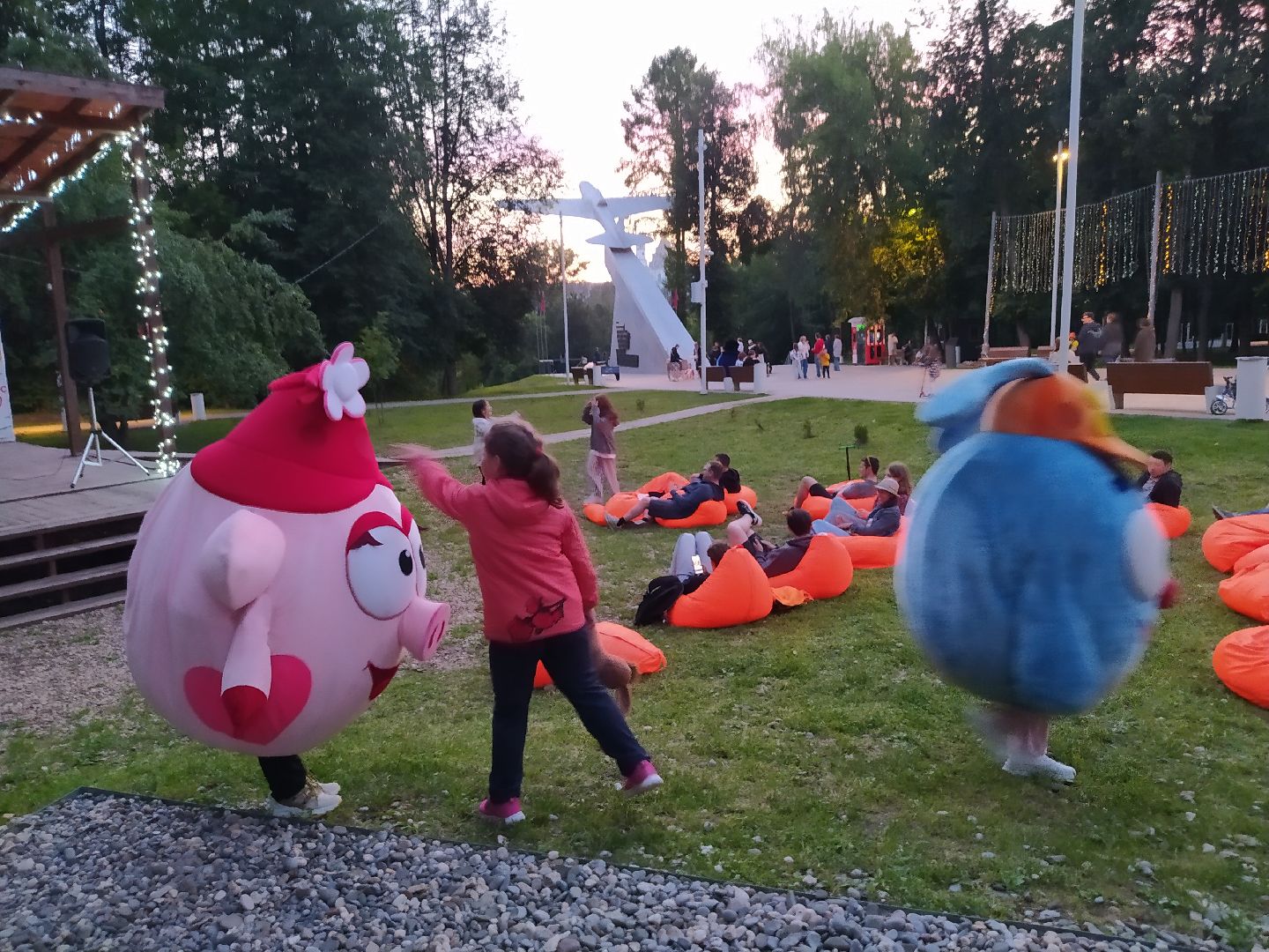 Истра, смешарики, парк, ночь