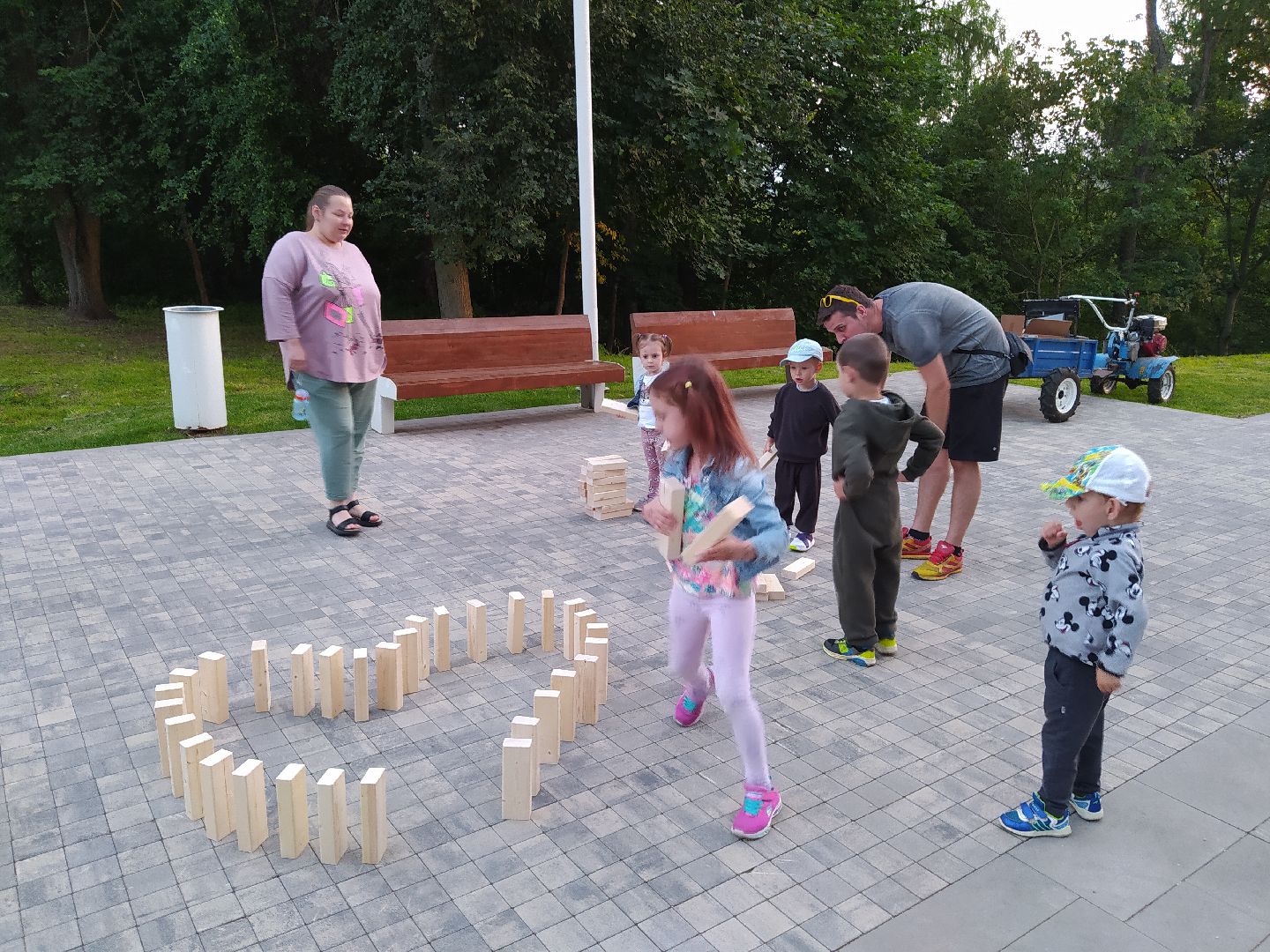 Истра, парк, ночь