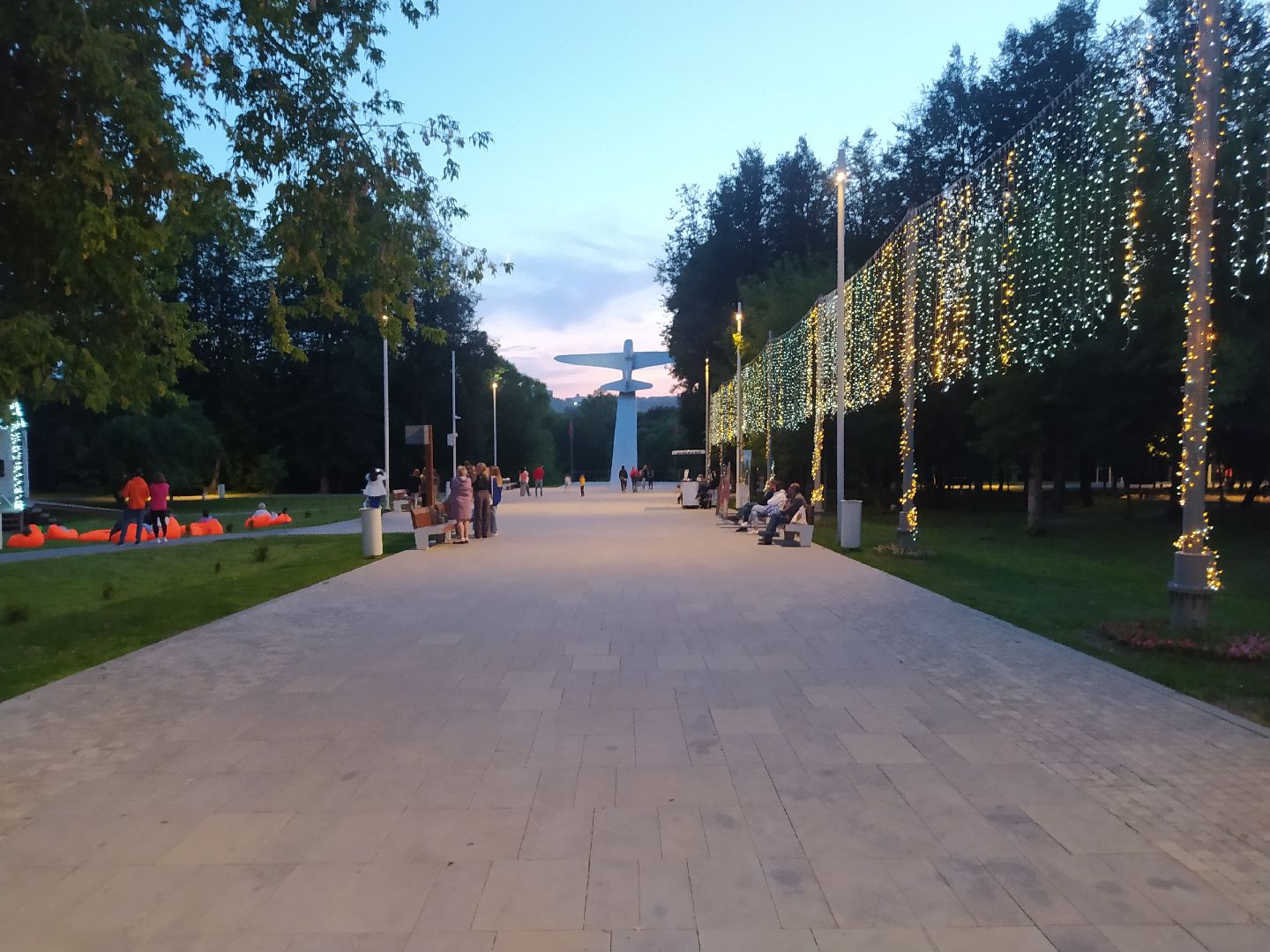 Истра, парк, ночь