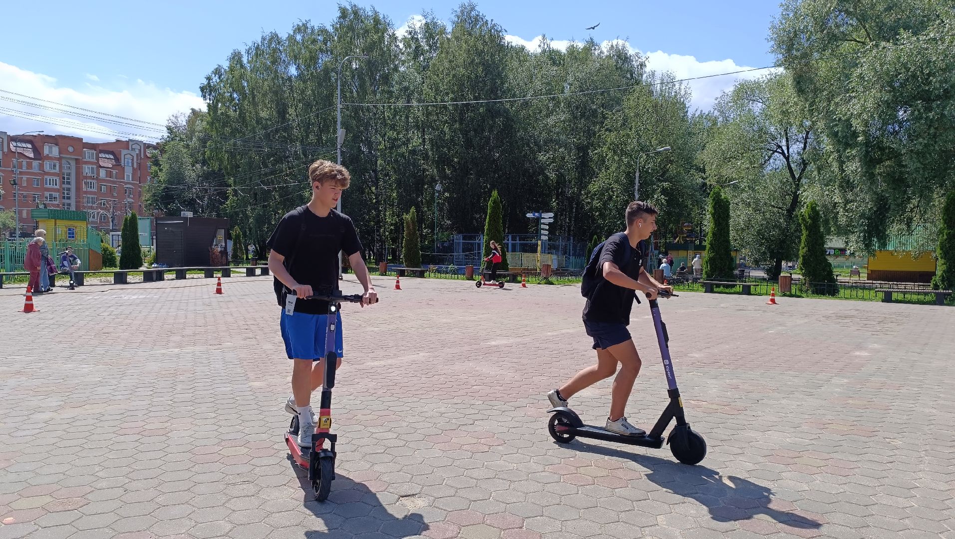 Лобня, парк, самокат